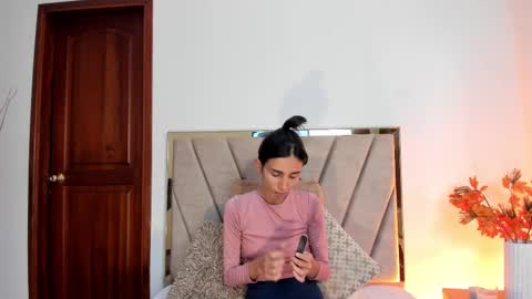 Nina online show from September 2025 06:41:02 PM