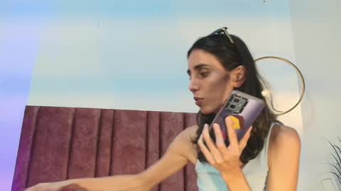 Nina online show from September 2025 06:24:01 PM