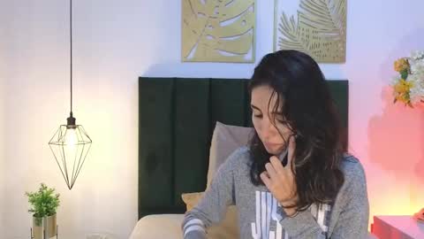 Nina online show from September 2025 02:44:02 PM