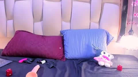  NINAHAGEN online show from April 2026 09:17:02 PM