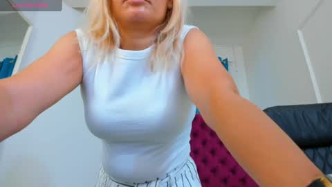 nina dee online show from July 2026 04:14:02 AM
