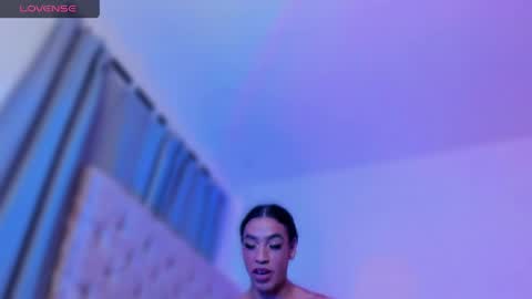 Snapshot of ninonbeart chatting on May 2026 11:01:04 PM Ninon Beart online show from May 2026 11:01:04 PM