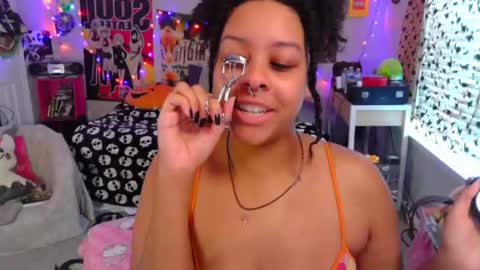 kiwi online show from September 2025 12:42:01 PM