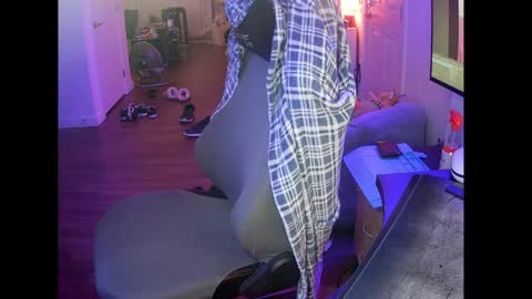 Snapshot of nippsino95 chatting on May 2026 12:00:02 PM HungStepSon online show from May 2026 12:00:02 PM
