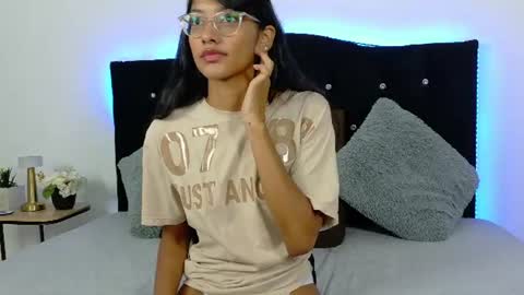 Snapshot of nira_lux chatting on June 2026 01:52:02 AM Nira Lux online show from June 2026 01:52:02 AM