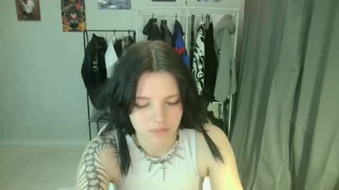 Snapshot of nishazenisek chatting on June 2026 06:24:02 PM Alice online show from June 2026 06:24:02 PM