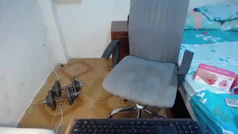 Snapshot of niurka2tshot chatting on December 2024 05:42:02 PM Niurka2Bigtits online show from December 2024 05:42:02 PM