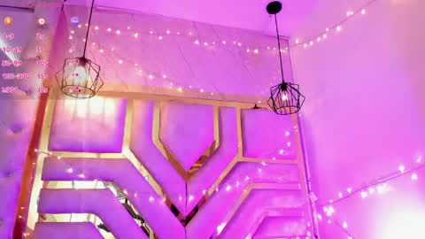  V I C T O R I A   online show from April 2026 07:04:02 PM