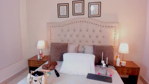 NATHALIA MORENO online show from September 2025 12:54:02 PM