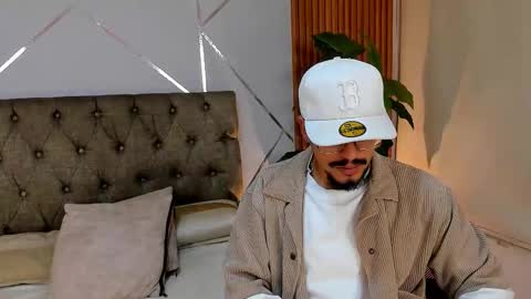 Snapshot of noa_n_luxy chatting on November 2025 03:51:02 AM noa_n_luxy online show from November 2025 03:51:02 AM