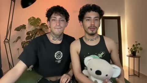 Snapshot of noah_and_steven chatting on May 2026 01:25:02 AM noah_and_steven online show from May 2026 01:25:02 AM