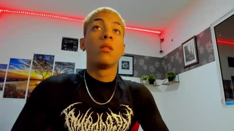 noah_flynn1 online show from October 2025 06:10:02 AM