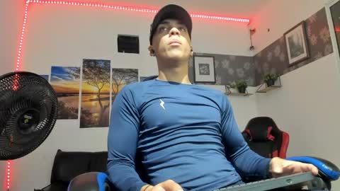 noah_flynn1 online show from March 2026 11:01:02 AM