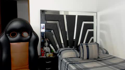 Noah Harris01 online show from October 2025 11:57:01 PM