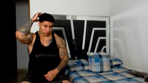 Noah Harris01 online show from November 2025 01:42:01 AM