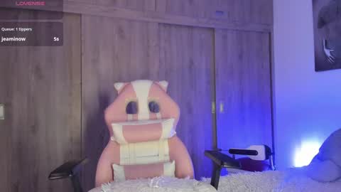 Snapshot of noah_lambert chatting on January 2025 08:00:01 AM Noah online show from January 2025 08:00:01 AM