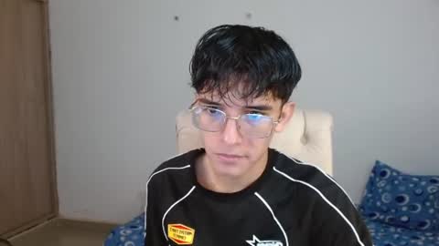 Snapshot of noah_millerx_ chatting on June 2026 08:48:01 PM noah online show from June 2026 08:48:01 PM