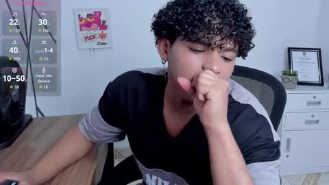 noah_smith04 online show from October 2025 01:20:02 PM