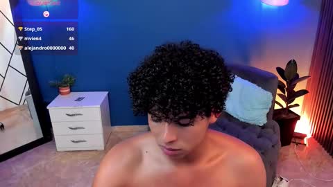 noah_smith04 online show from November 2025 04:51:02 PM