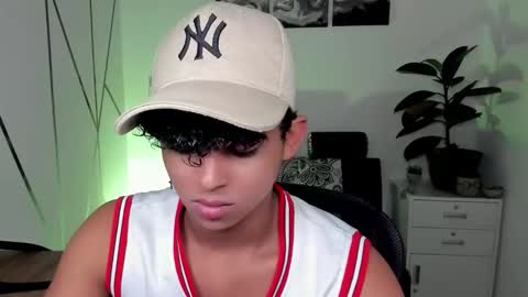 noah_smith04 online show from November 2025 01:22:01 PM