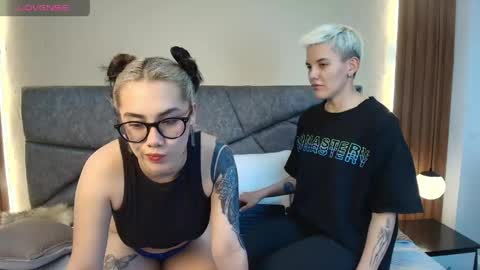 Noah And Gaia online show from April 2026 07:58:01 PM