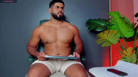 Snapshot of noahcrux chatting on May 2026 02:27:02 AM Noah online show from May 2026 02:27:02 AM