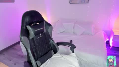 Noah  online show from September 2025 10:20:02 PM