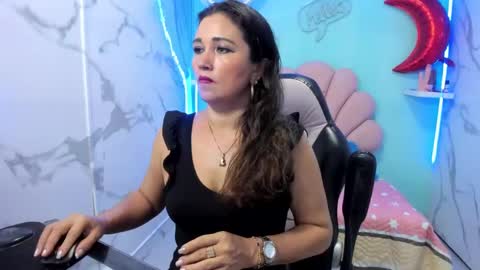 Snapshot of noelia_milfs chatting on October 2025 02:44:01 AM noelia_milfs online show from October 2025 02:44:01 AM