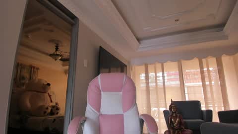  In instagram dayhannanoemi online show from February 2026 03:15:02 PM