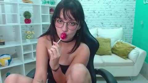 Snapshot of noeva_ chatting on September 2025 12:00:02 AM Noeva online show from September 2025 12:00:02 AM