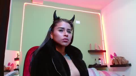 Noha Thomson online show from February 2025 02:18:01 AM