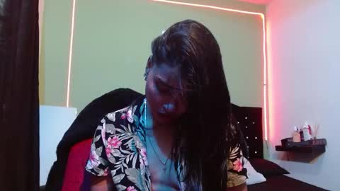 Noha Thomson online show from October 2025 06:17:01 PM