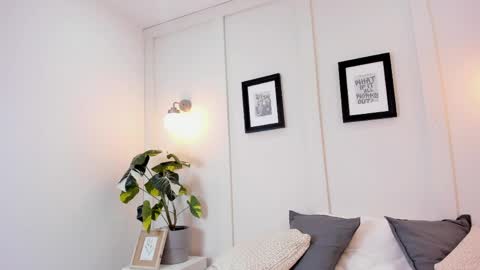 Noah  online show from April 2026 09:27:01 PM