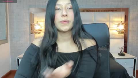 Snapshot of nohemi_louse chatting on September 2025 07:02:02 PM Nohemi online show from September 2025 07:02:02 PM
