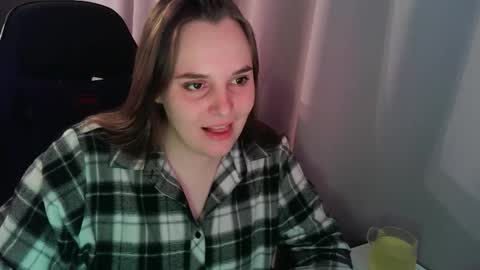 noir_ember_ online show from October 2025 12:49:01 PM