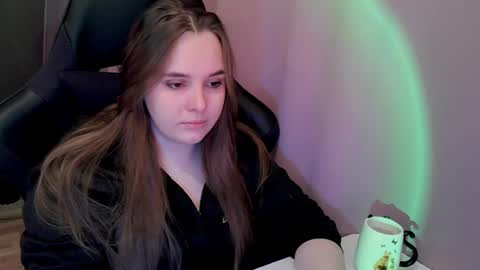 noir_ember_ online show from November 2025 12:26:01 PM