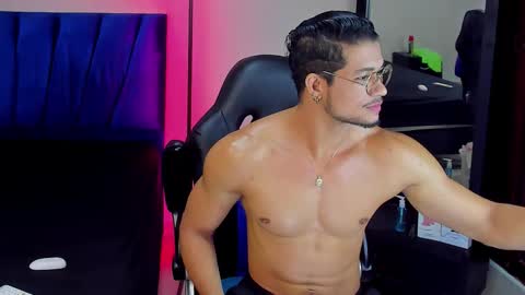 Im Nolan  online show from March 2026 07:39:01 PM