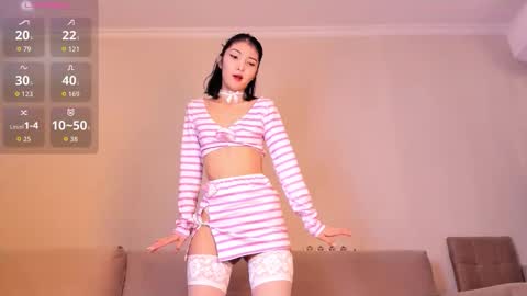 nooniemoon online show from September 2025 02:26:02 AM