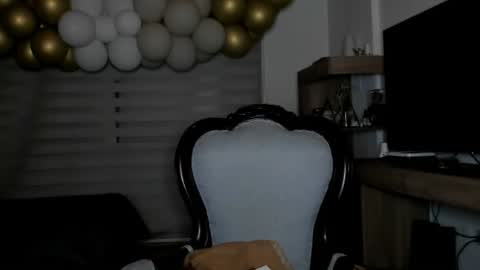 Ara online show from November 2025 11:27:02 PM