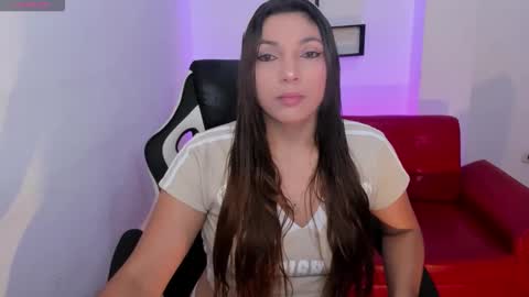 Nora online show from December 2025 05:01:02 AM