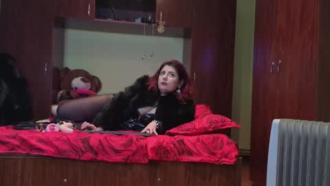 QueenManifest online show from December 2025 07:53:02 PM