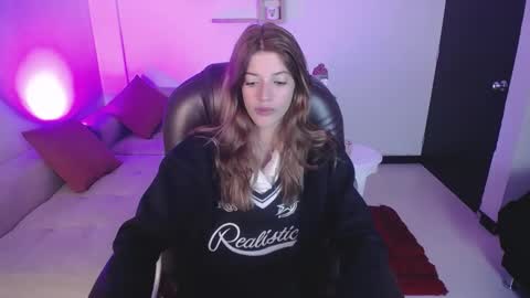 Snapshot of nora_vennucci chatting on December 2024 09:33:01 PM Nora online show from December 2024 09:33:01 PM