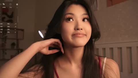 Snapshot of noreenbeckey chatting on October 2025 07:17:01 AM Nore online show from October 2025 07:17:01 AM