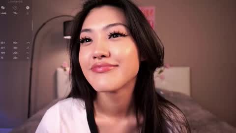 Snapshot of noreenbeckey chatting on October 2025 07:44:01 AM Nore online show from October 2025 07:44:01 AM