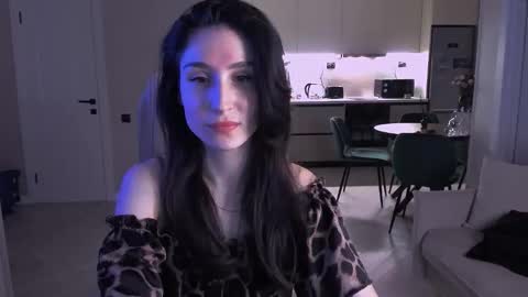 Hazel online show from October 2025 08:21:02 PM