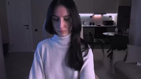 Hazel online show from November 2025 06:18:01 PM