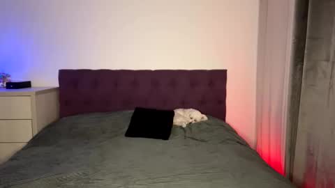 Tina online show from November 2025 08:51:01 PM