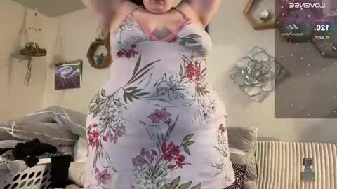 Snapshot of noturbabymoms chatting on December 2024 02:05:02 PM NotUrBabyMoms online show from December 2024 02:05:02 PM