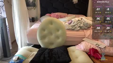 Snapshot of noturbabymoms chatting on January 2025 06:57:01 PM NotUrBabyMoms online show from January 2025 06:57:01 PM