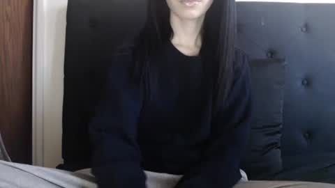 Olivia online show from November 2025 06:52:02 PM